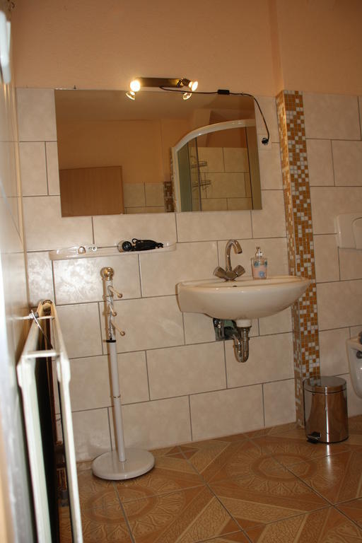 Hotel Hüblers-Schlafquartier Fürstenwalde Zimmer foto