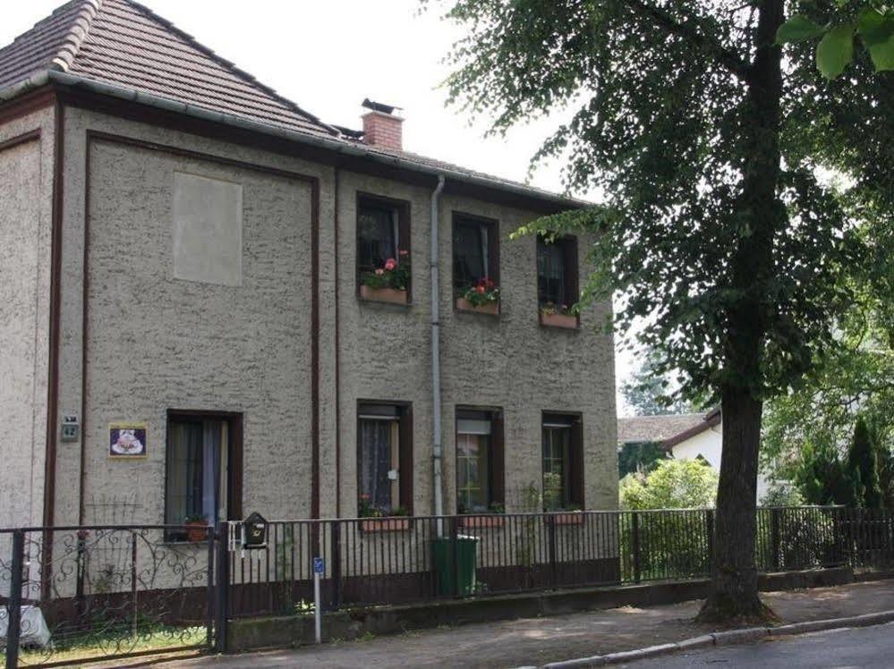 Hotel Hüblers-Schlafquartier Fürstenwalde Exterior foto